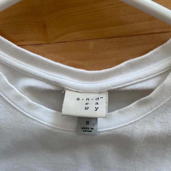 Puff Sleeve Cropped Tee - Picture 3 of 3